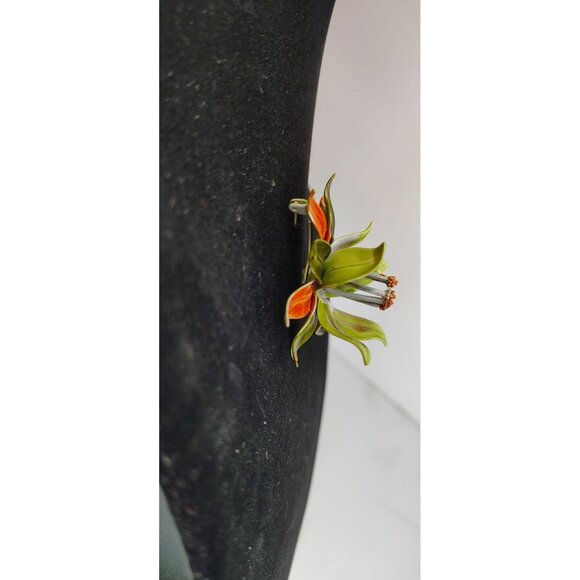 Vintage Enamel Orange Green Lily Flower Pin Brooch, 3D, Mod Retro Floral - Picture 6 of 7
